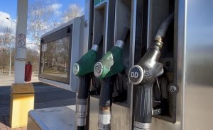 Degvielas sūkņa pistoles ar marķējumu 95 un dīzeļdegvielai