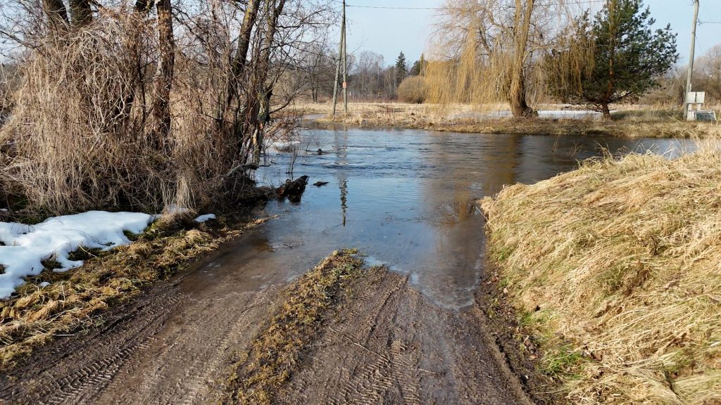 Ceļš applūdis palu dēļ Jelgavas novadā