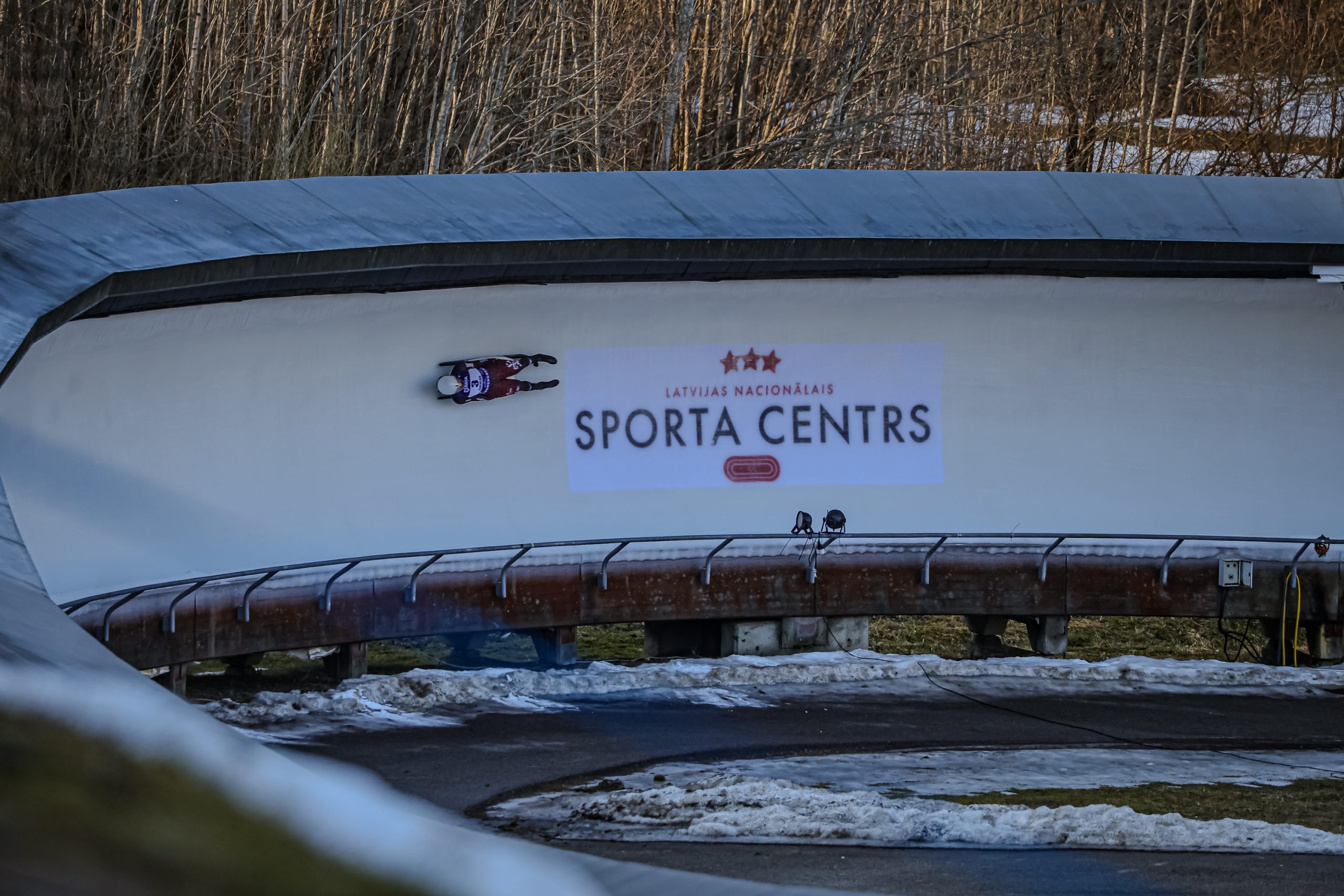 Kamaniņu sportists Siguldas bobsleja un kamaniņu trasē Latvijas čempionātā