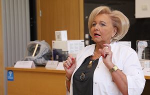 Latvijas Infektoloģijas centra vadītāja Baiba Rozentāle uzstājas pasākumā.