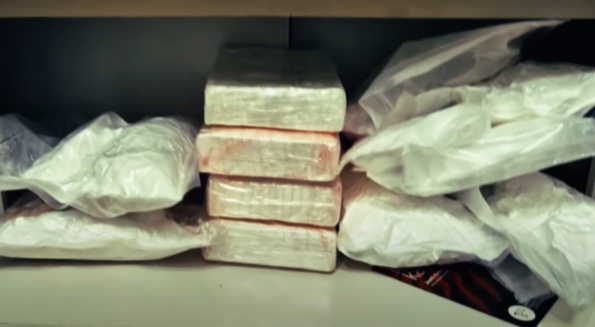 Policijas izņemti narkotiku iepakojumi kratīšanas laikā Rīgā