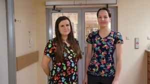 Kuldīgas slimnīcas pediatres Ieva Zemarāja un Ieva Siliņa bērnu nodaļā