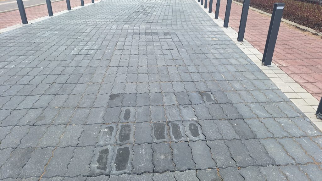Iegrimis bruģakmens segums Pilssalas ielā Jelgavā