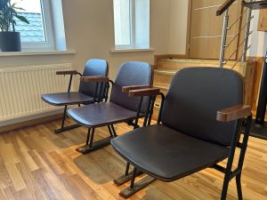 Veci kino krēsli Ķeguma Tautas namā
