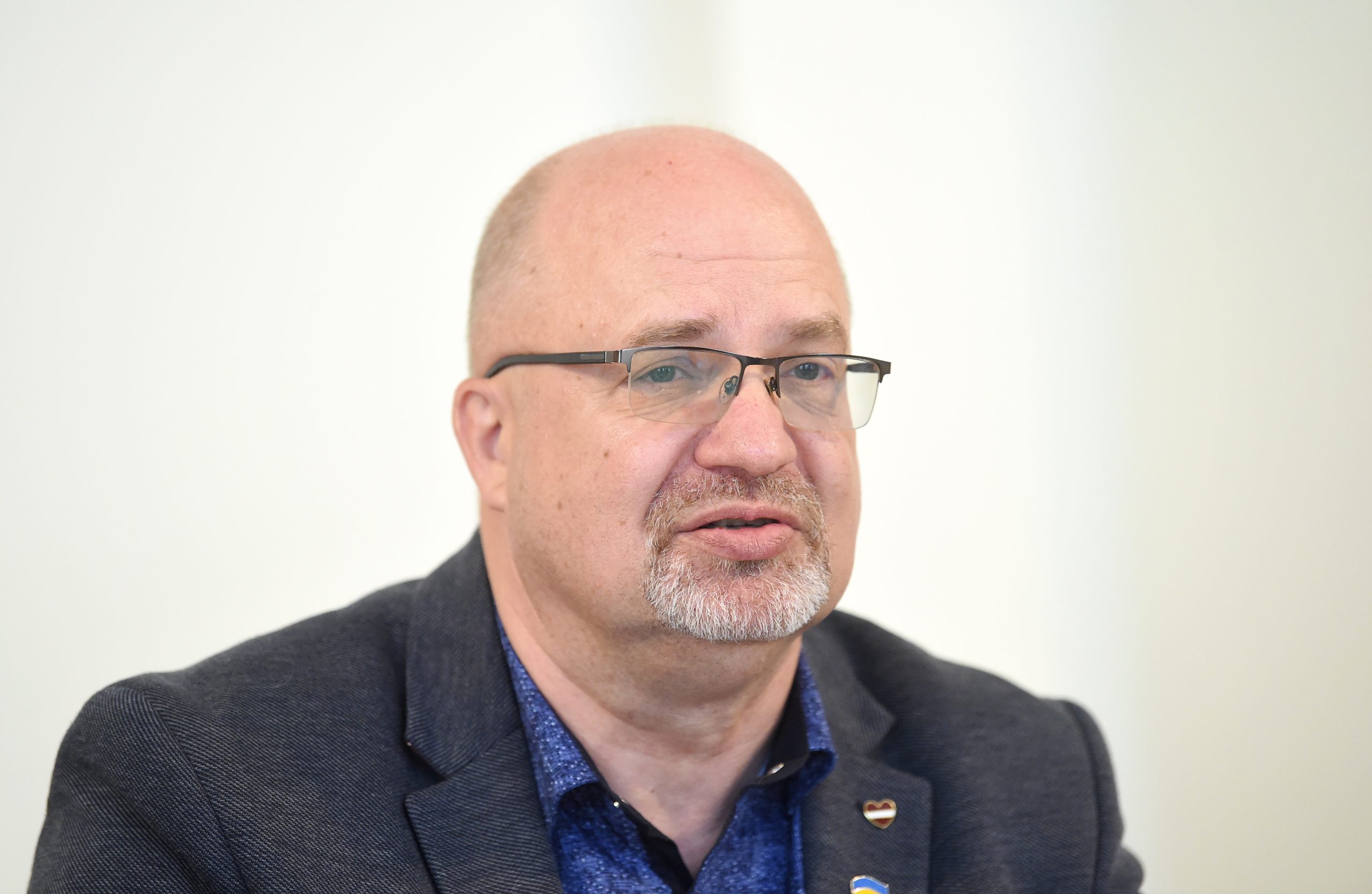Vents Armands Krauklis runā preses pasākumā
