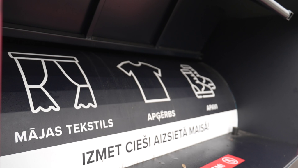 Uzraksti uz tekstila konteineriem ar ikonām