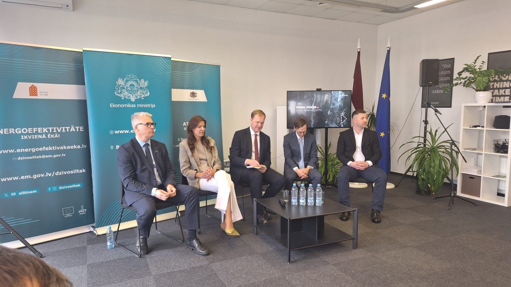 Diskusiju panelis par energoapgādes tarifiem Jelgavā