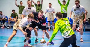 Dobeles “Tenax” un Rīgas “ASK/MSĢ” handbolisti spēles epizodē.