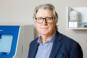 Urologs Egils Vjaters portreta foto medicīnas iestādē