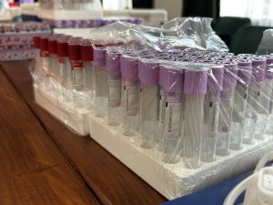 Medicīniskās mēģenes sagatavotas asinsdonoru izbraukumam
