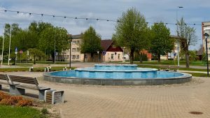 Līvānu centrālā strūklaka pilsētas laukumā bez ūdens