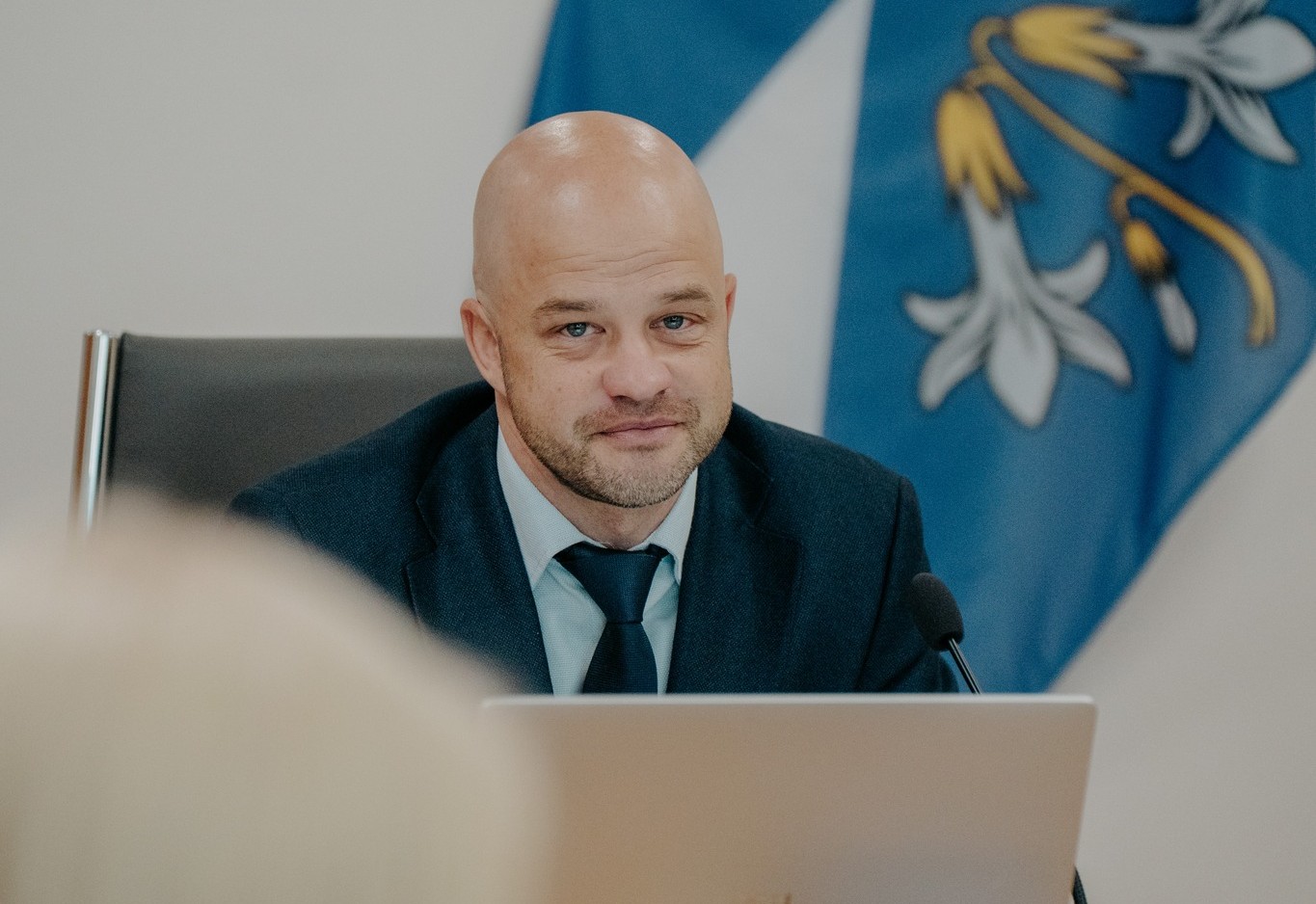 Ādažu novada domes priekšsēdētājs Gatis Miglāns domes sēdes laikā.
