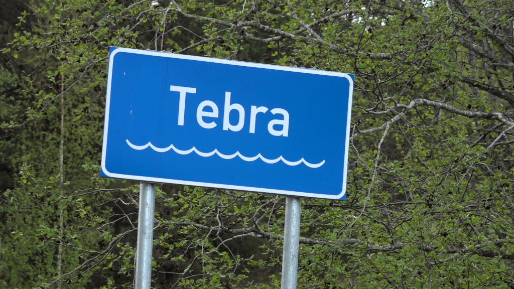 Ceļazīme ar norādi uz Tebras upi.