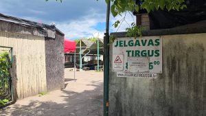 Vecā Jelgavas tirgus ieeja pirms pārcelšanās uz jauno tirgus ēku.