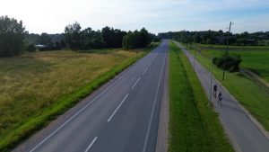 Velobraucēji izmanto jauno veloceliņu Rīga–Ķekava gar valsts autoceļu.