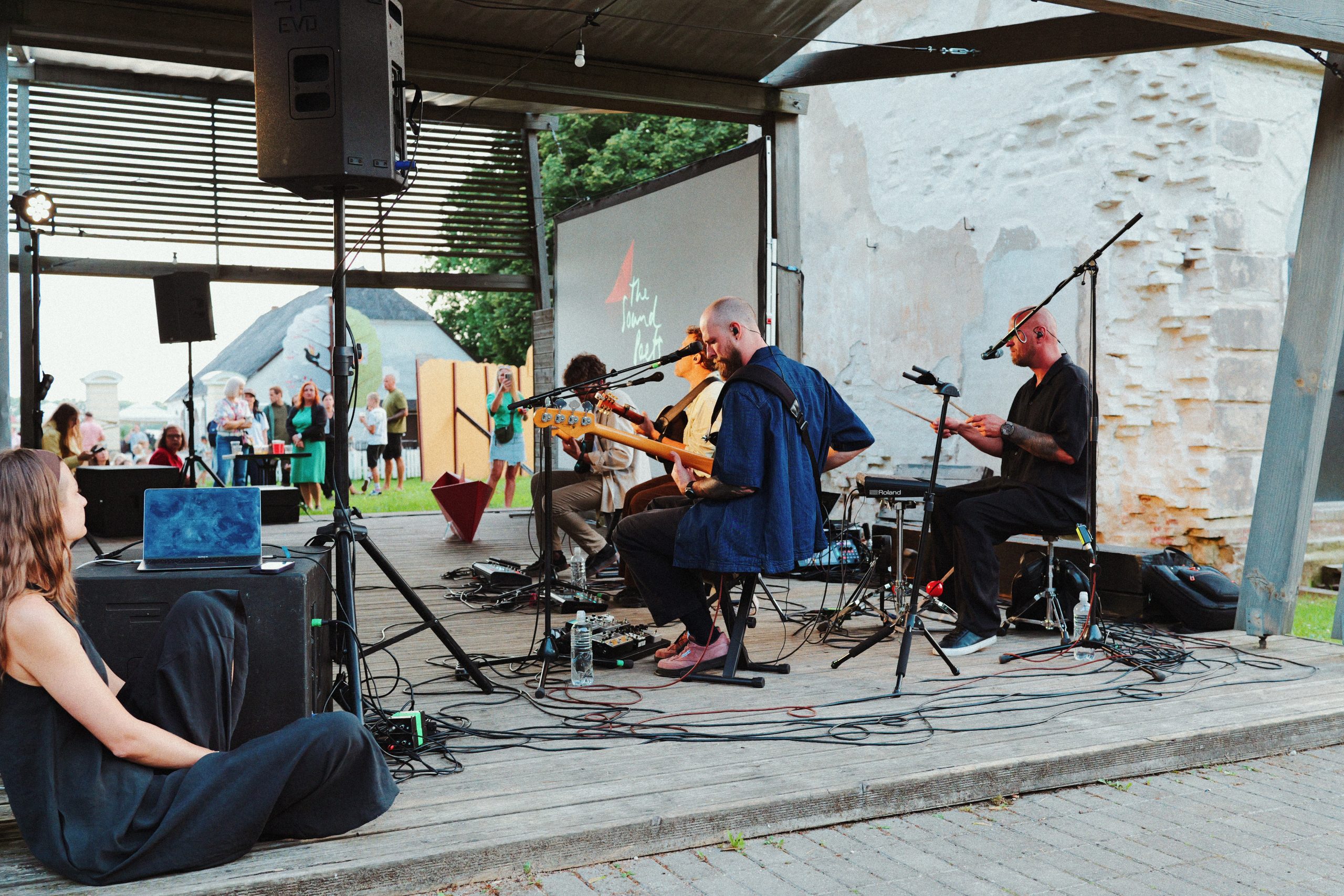 “The Sound Poets” stāstu vakars Valmiermuižā