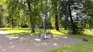 Strūves ģeodēziskā loka punkta "Jacobstadt" piemiņas zīme Strūves parkā Jēkabpilī.