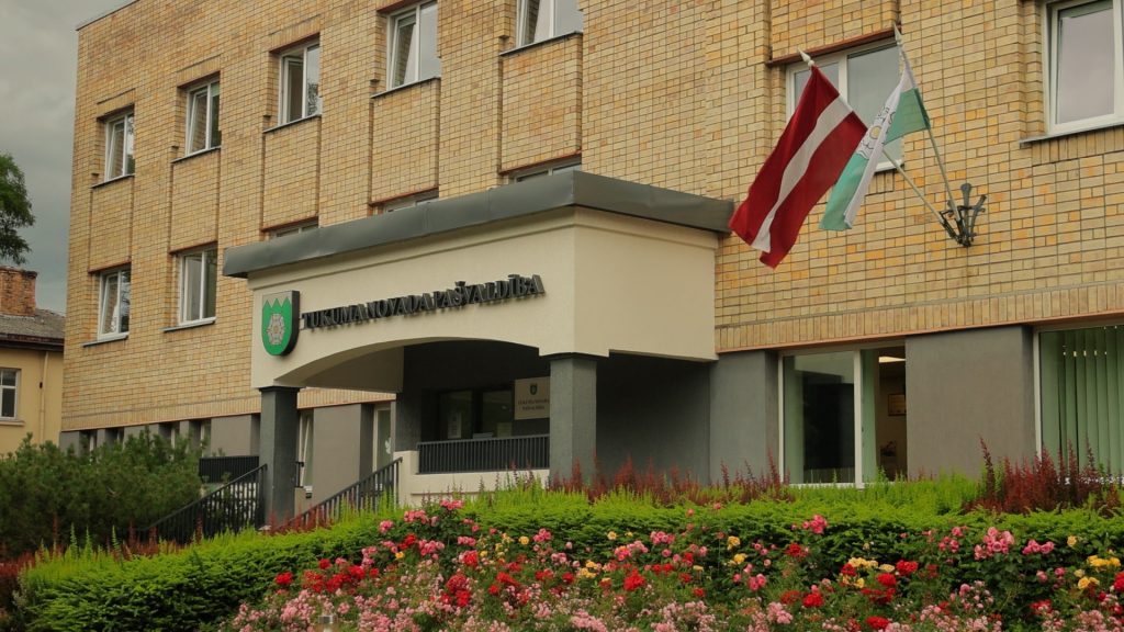 Tukuma novada pašvaldības galvenā ieeja.