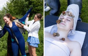 Jaunietes filmē labsajūtas ainas – uzvelk hidrotērpu un demonstrē gliemežu SPA procedūru LEADER projekta filmēšanas laikā.