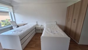 Pilnībā labiekārtots divvietīgs dzīvoklis uzņēmuma "Balticovo" darbiniekiem paredzētajā dzīvojamajā ēkā Iecavā.