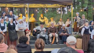 Folkloras kopas uzstājas festivālā “Pa saulei” Saulkrastos