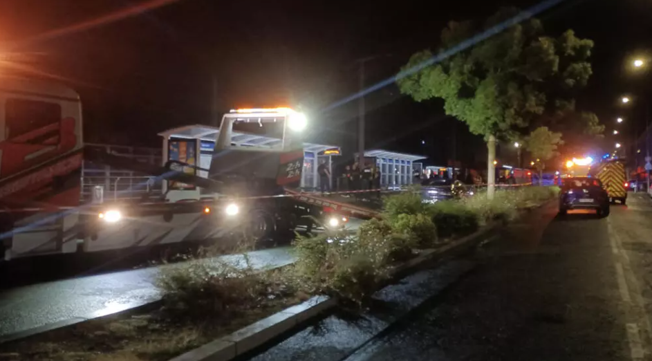 Operatīvie dienesti notikuma vietā Kānā pēc automašīnas ietriekšanās cilvēku pūlī