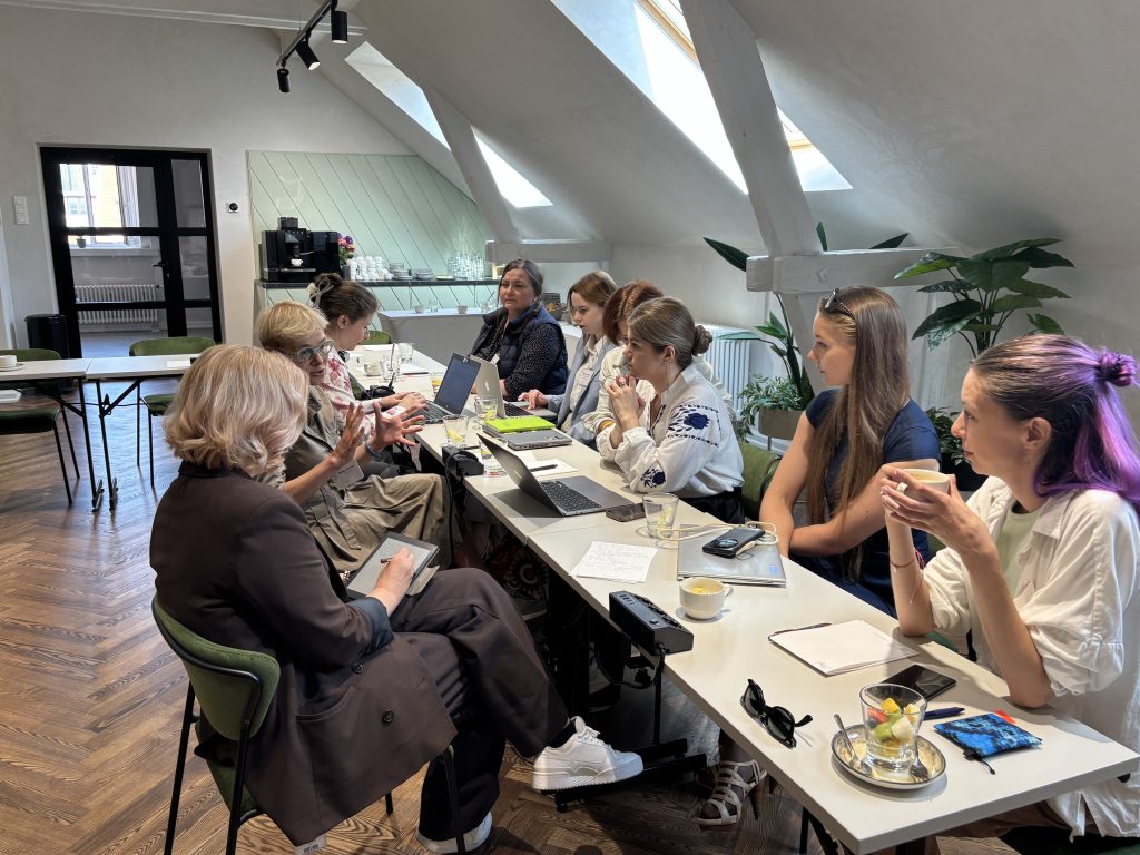 Latvijas un Ukrainas pārstāves seminārā par sieviešu līderību IKT sektorā