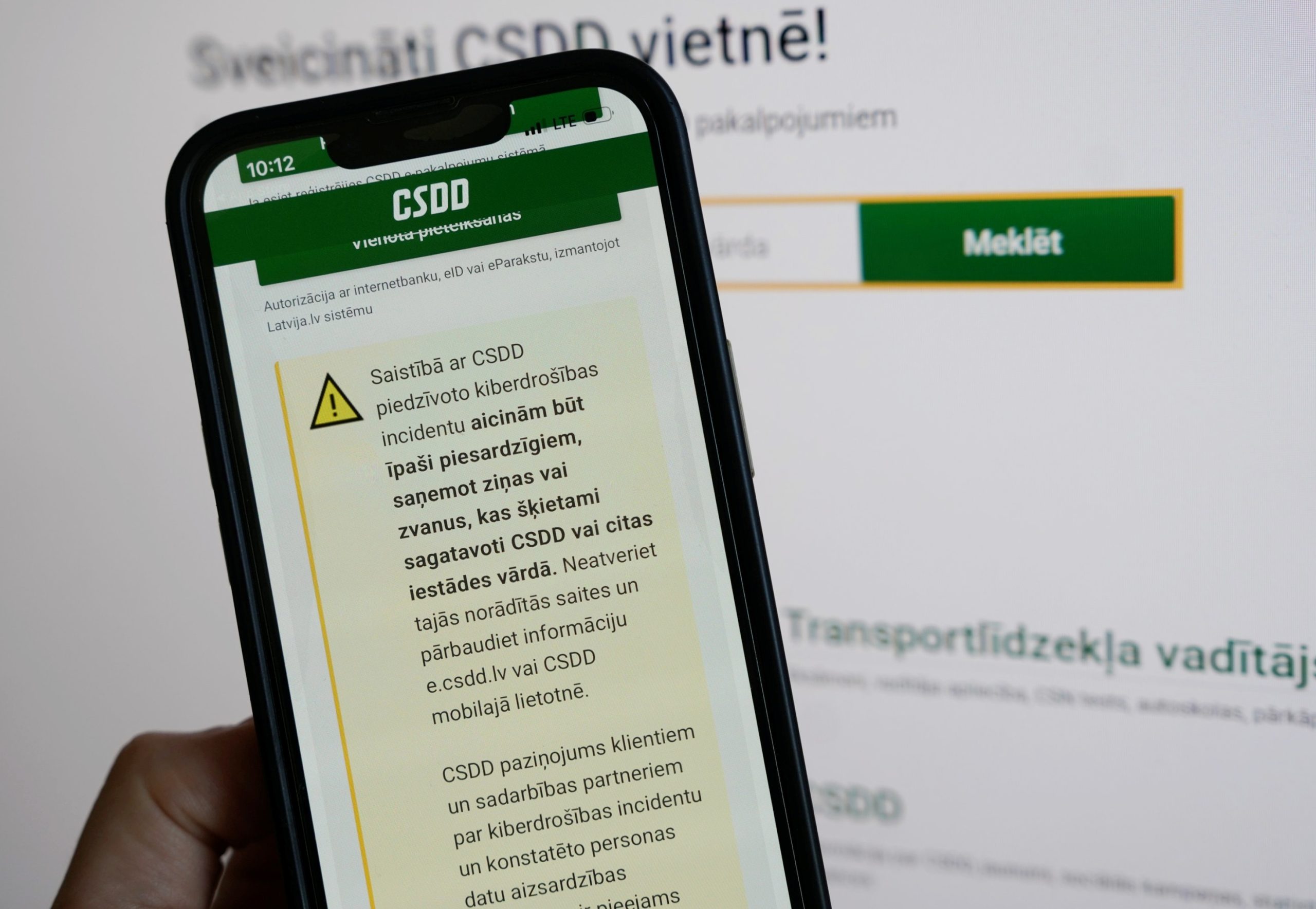 CSDD vietne telefonā ar brīdinājumu par kiberdrošības incidentu