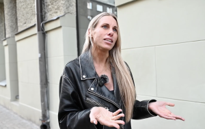 Olga Kambala intervijā stāsta par savu pieredzi ar krūšu implantiem Turcijā.