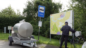 Mobilā ūdens cisterna pie autobusa pieturas “Lašupes” Ogrē