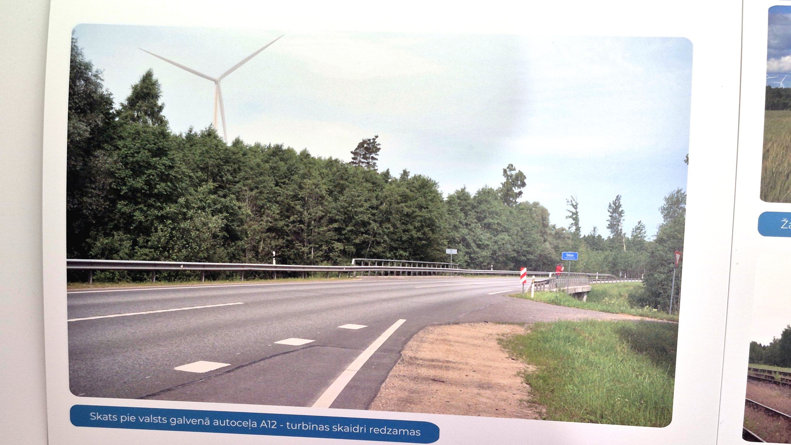 Vēja turbīna pie valsts galvenā autoceļa A12
