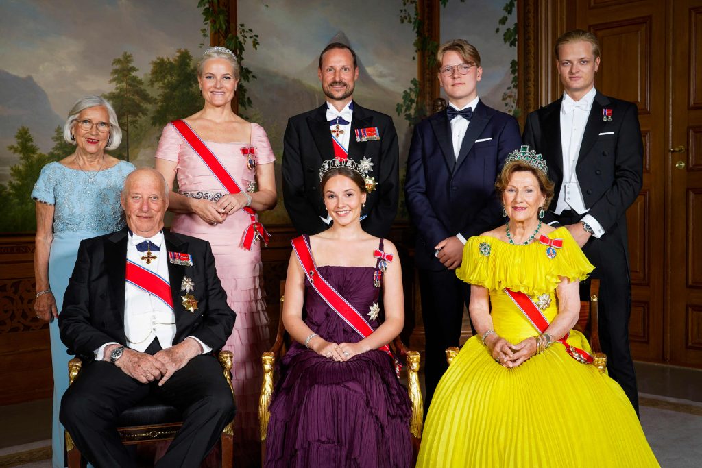 Norvēģijas karaliskā ģimene princeses Ingrīdas Aleksandras 18. dzimšanas dienas svinībās