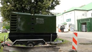 Strāvas ģenerators pie PKS “Straupe” ražotnes pēc vētras izraisīta elektroapgādes pārrāvuma