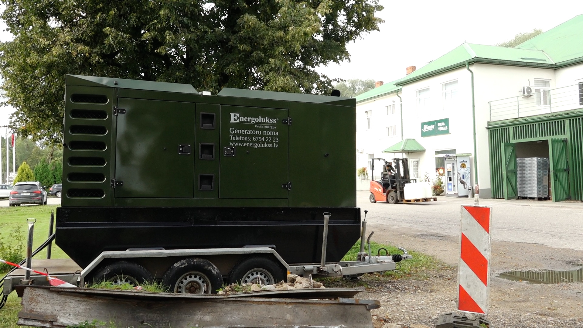 Strāvas ģenerators pie PKS “Straupe” ražotnes pēc vētras izraisīta elektroapgādes pārrāvuma