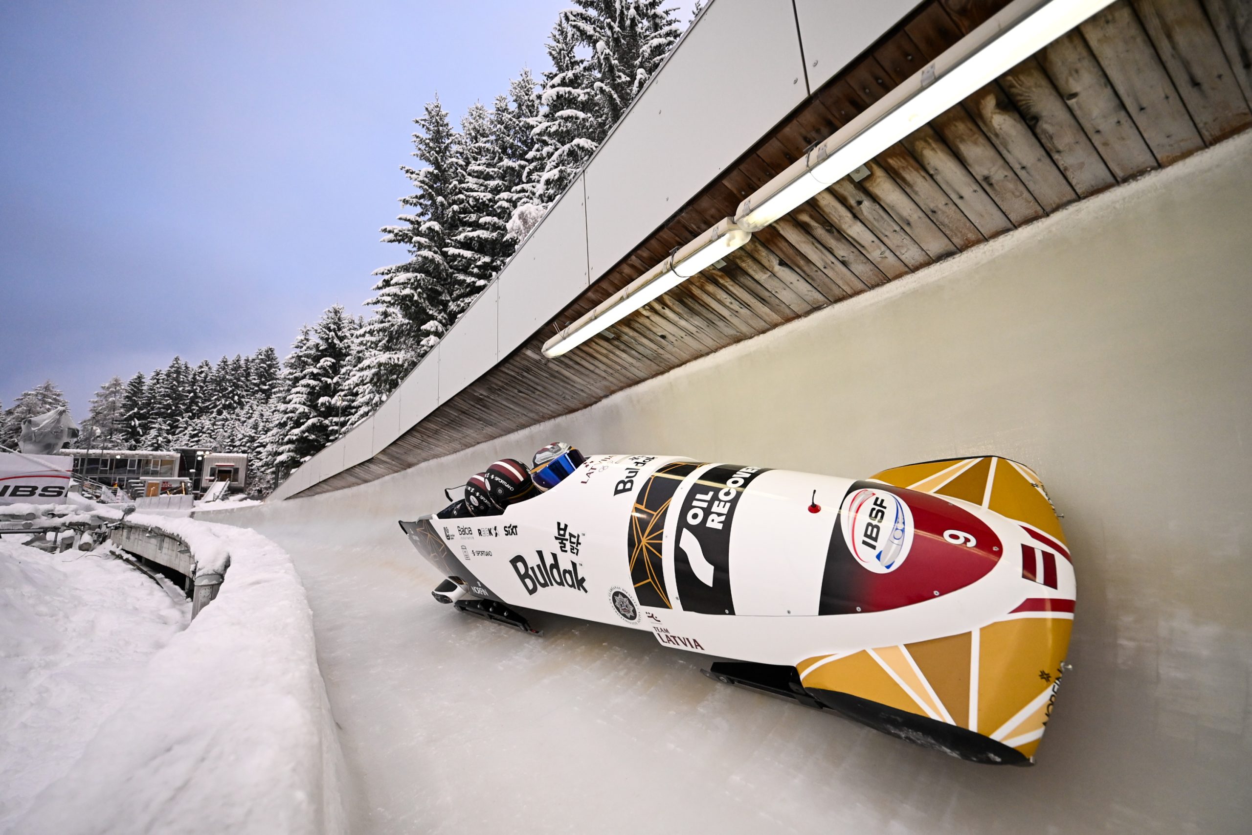 Jēkaba Kalendas pilotētais Latvijas bobsleja četrinieks trasē