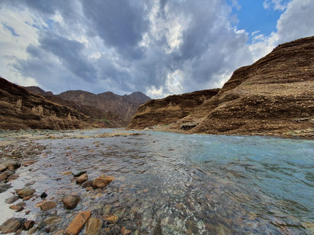 Kalnu upe Wadi Wurayah nacionālajā parkā AAE