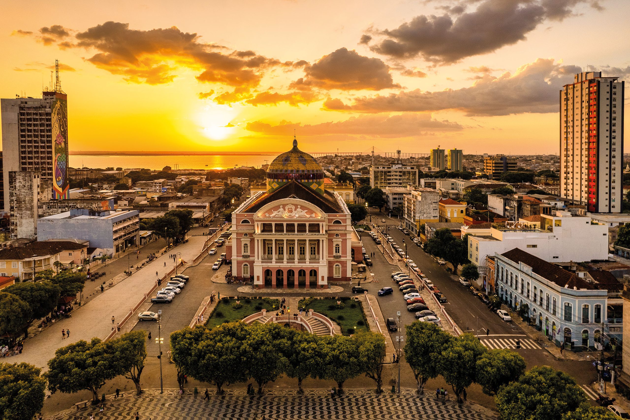 Teatro Amazonas Manausā saulrieta laikā, Brazīlijā