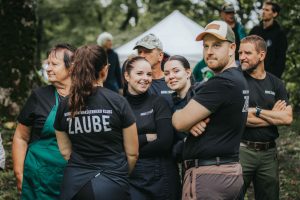 Zaubes mednieku un makšķernieku kluba biedri Savvaļas kulinārijas festivālā