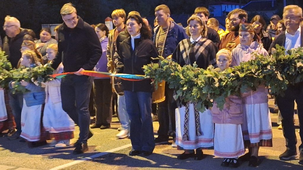 Latvijas un Lietuvas pierobežas iedzīvotāju tikšanās uz Mēmeles tilta