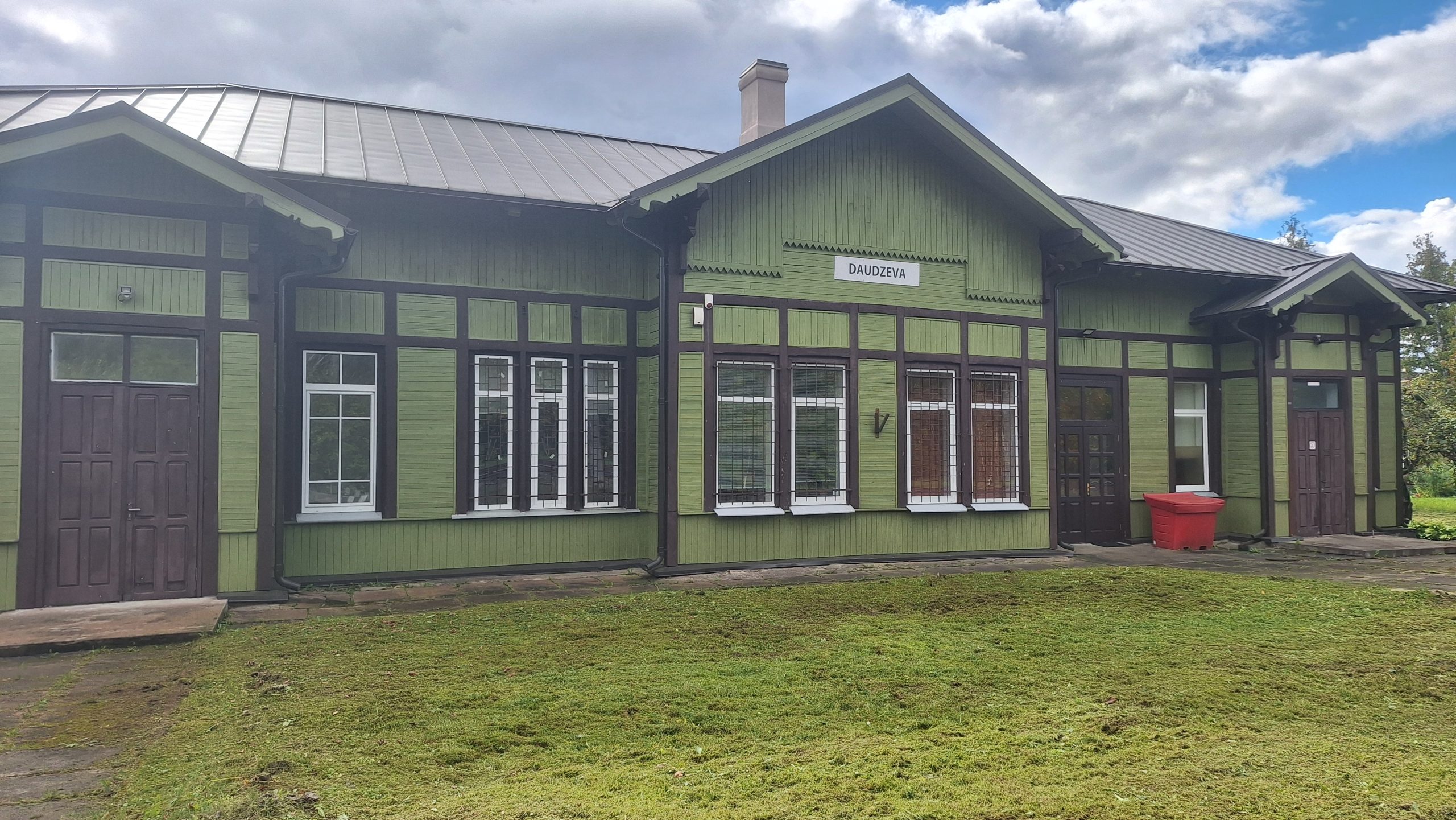 Daudzevas dzelzceļa stacijas ēka Aizkraukles novadā