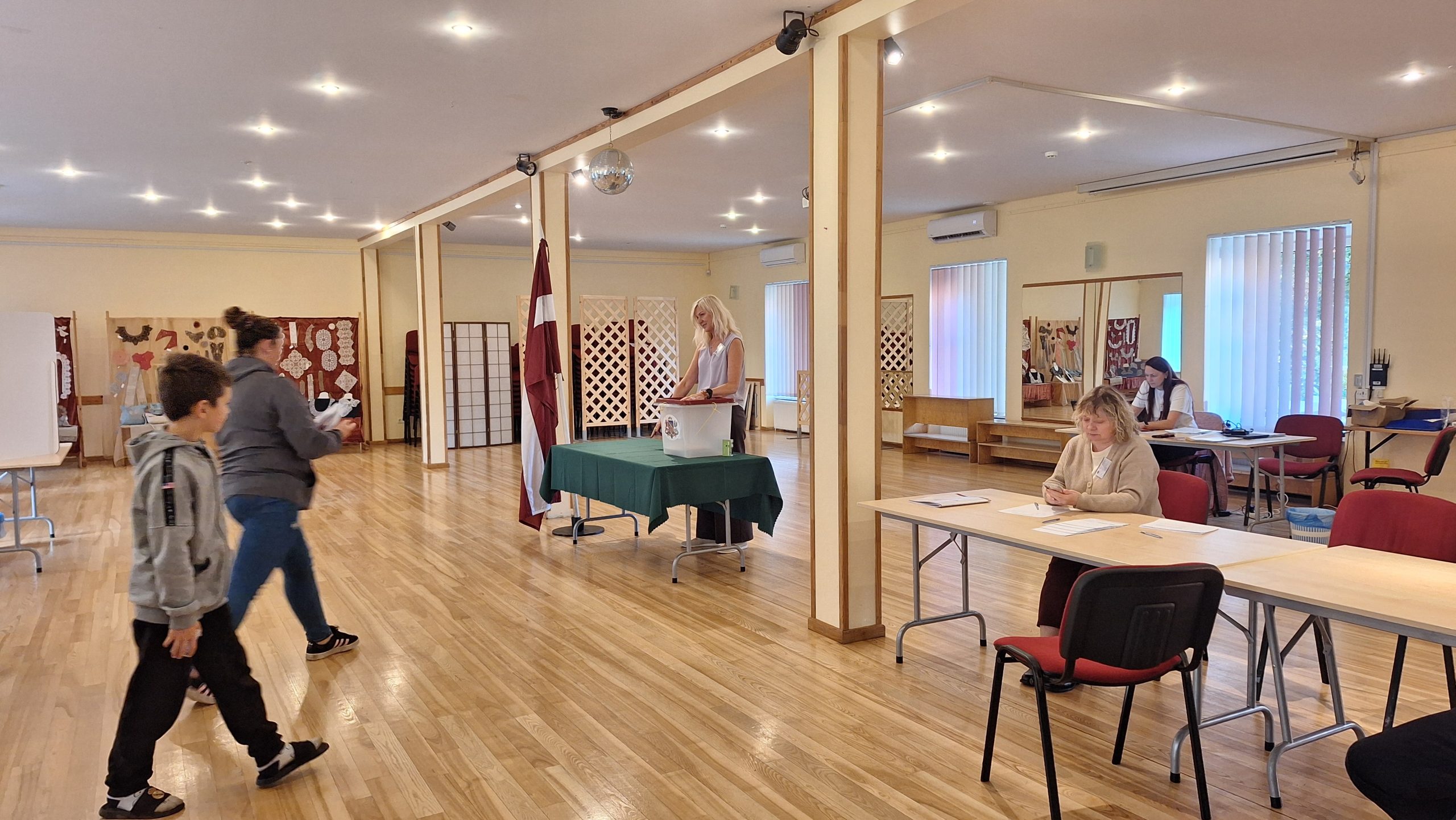 Vēlēšanu iecirknis Zemgalē balsu nodošanas glabāšanā laikā