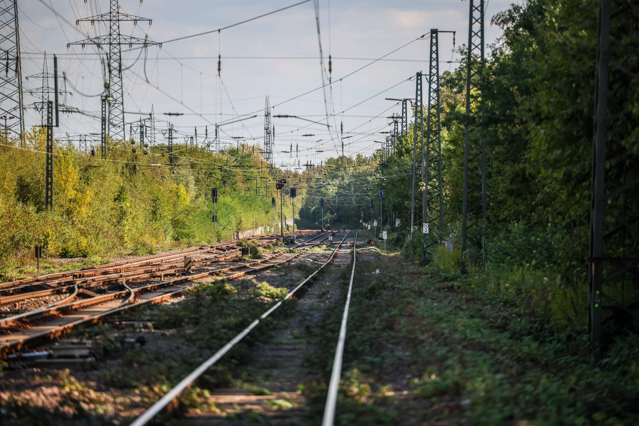 Dzelzceļa sliedes un elektrolīnijas Gelzenkirhenē