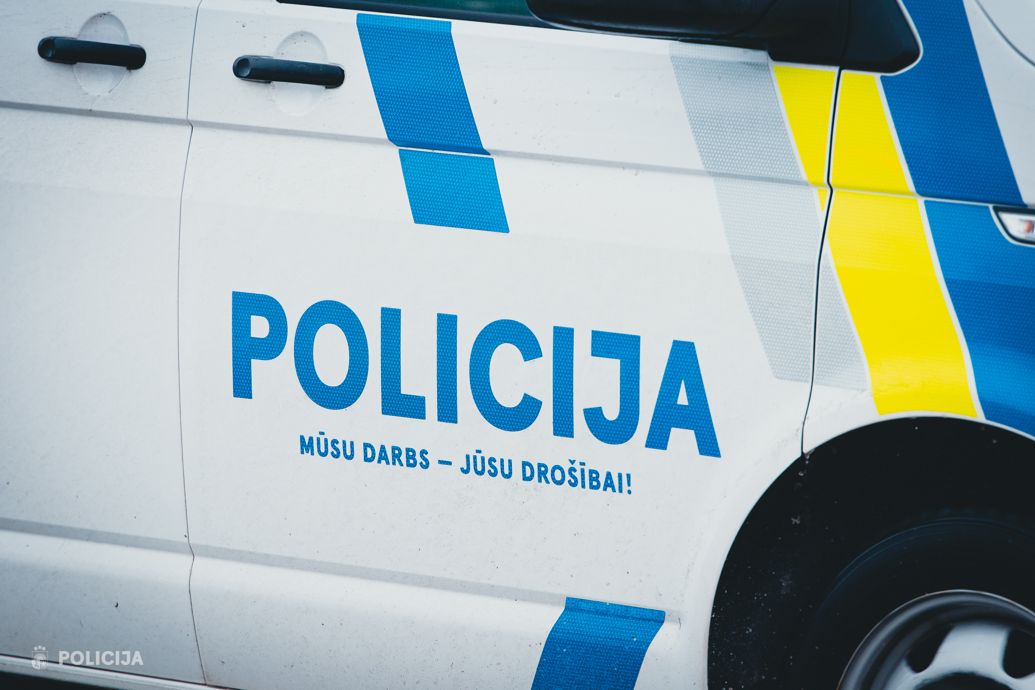 Valsts policijas dienesta automašīna ar policijas marķējumu