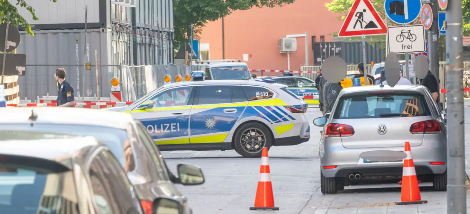Vācijas policija norobežo teritoriju Minhenē pēc degbumbu incidenta pie aizsardzības uzņēmuma