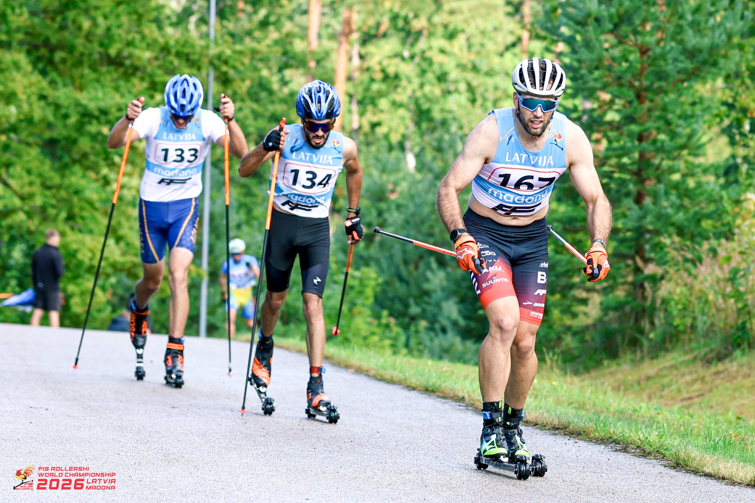 Rollerslēpotāji sacensību trasē Madonā pasaules čempionāta laikā