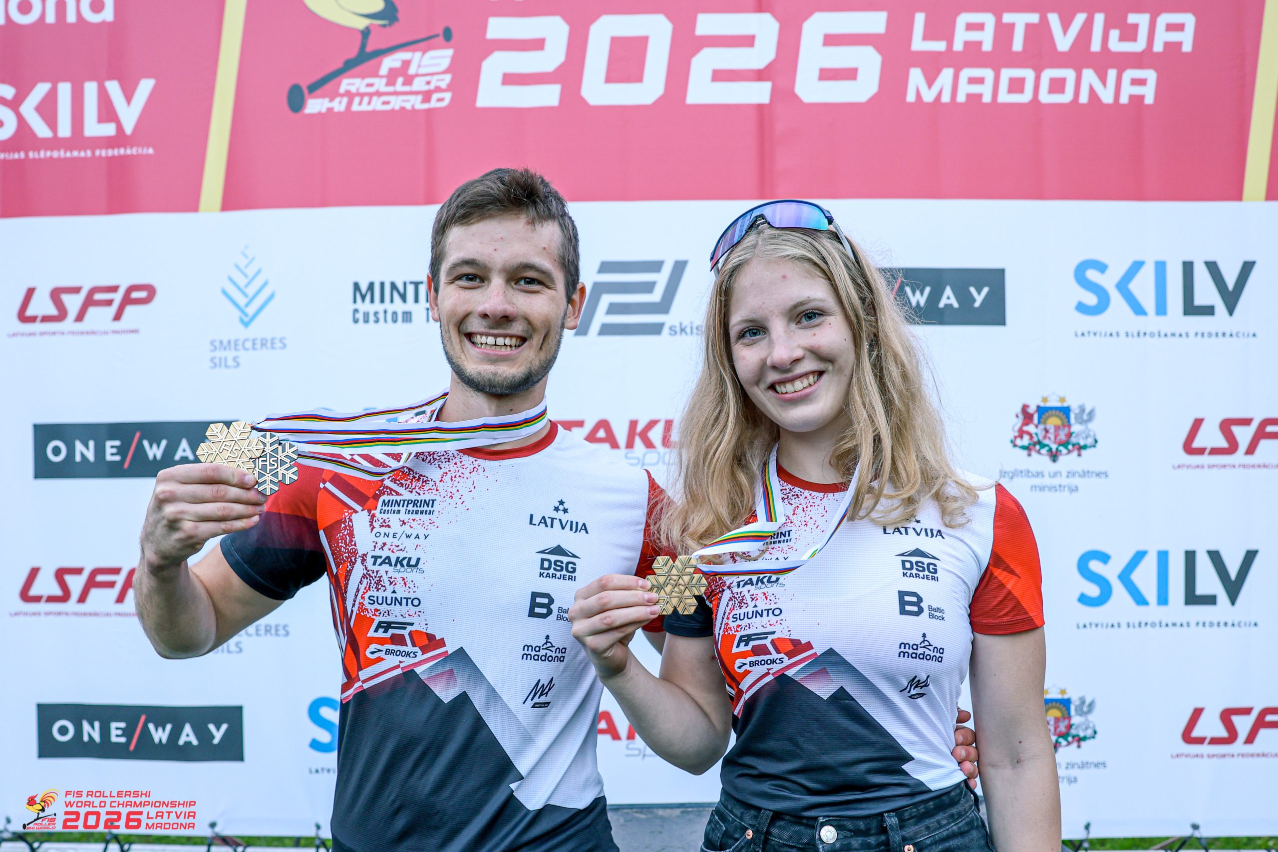 Latvijas rollerslēpotāji ar izcīnītajām medaļām pasaules čempionātā Madonā