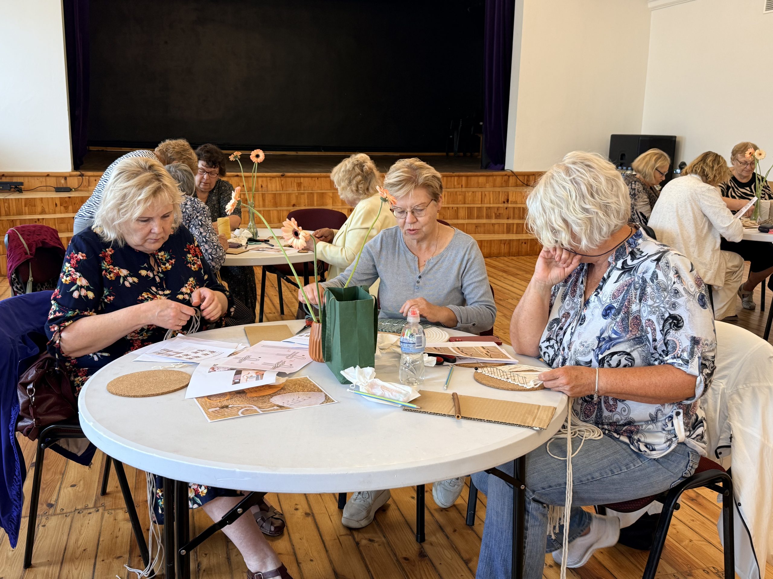 Makramē nodarbība Ikšķiles Senioru skolā