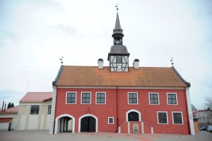 Bauskas rātsnams Rātslaukumā, kura apkārtni paredzēts labiekārtot