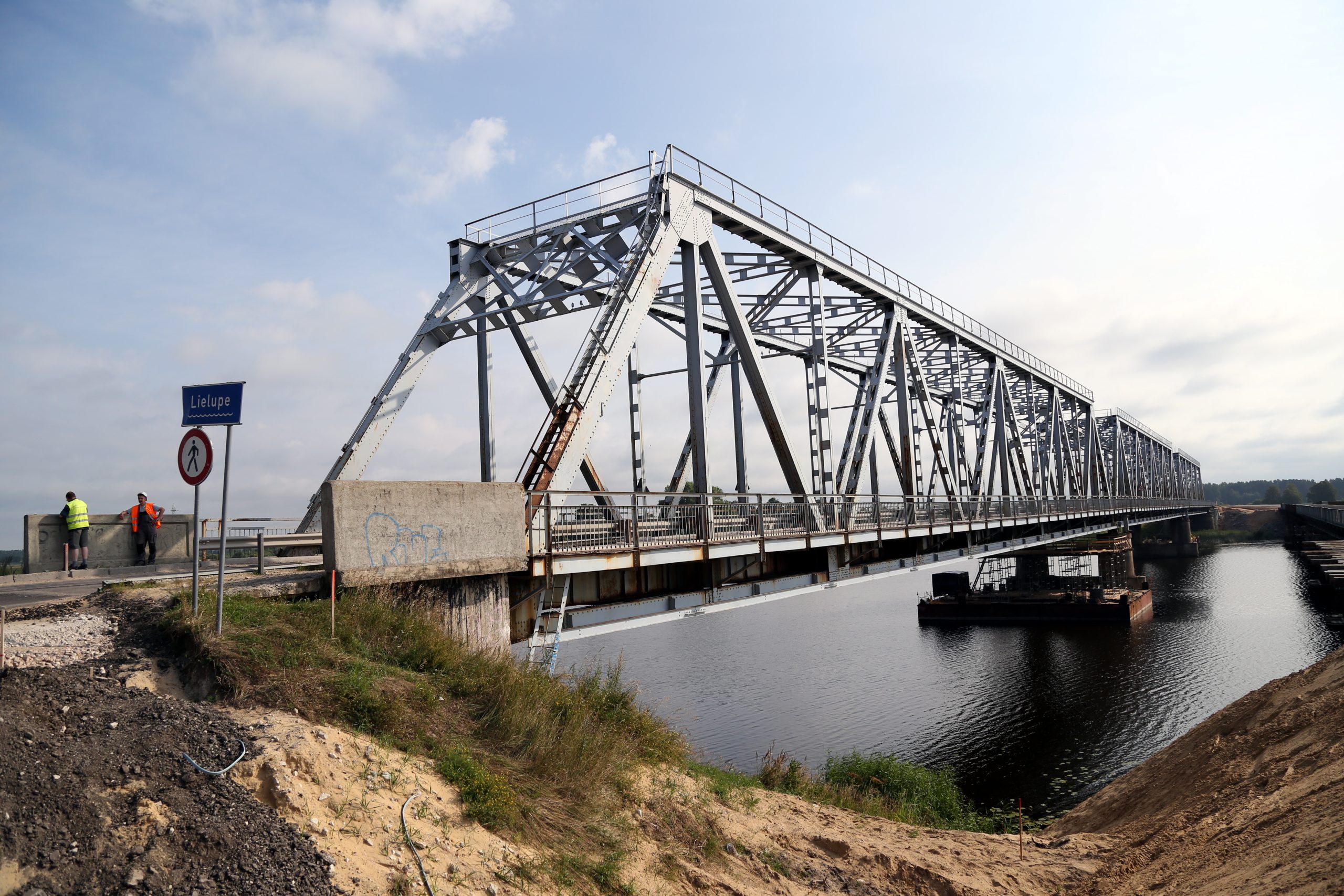 Lielupes tilts uz Liepājas šosejas A9 remontdarbu laikā