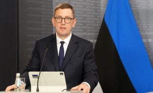 Igaunijas premjerministrs Kristens Mihals preses konferencē